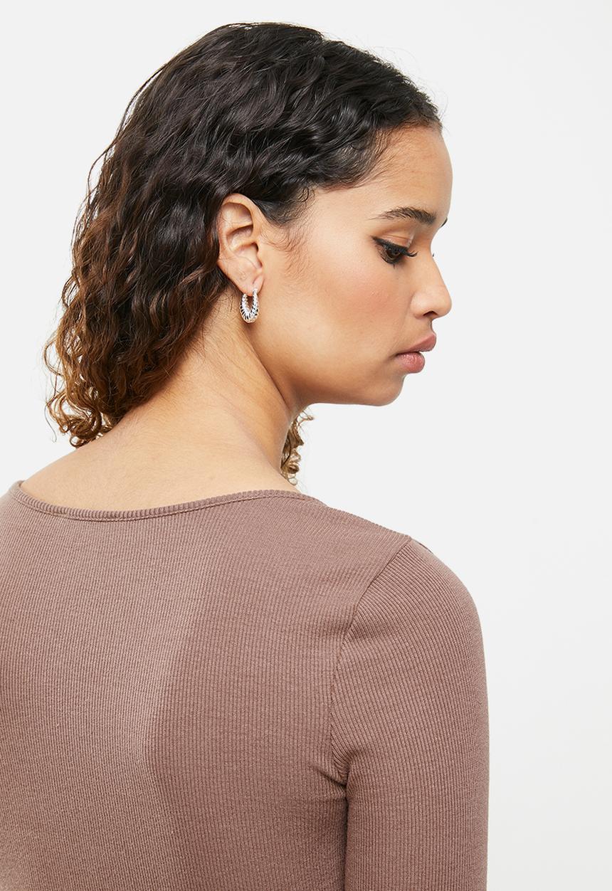 Blake - Scoop neck fitted top - brown