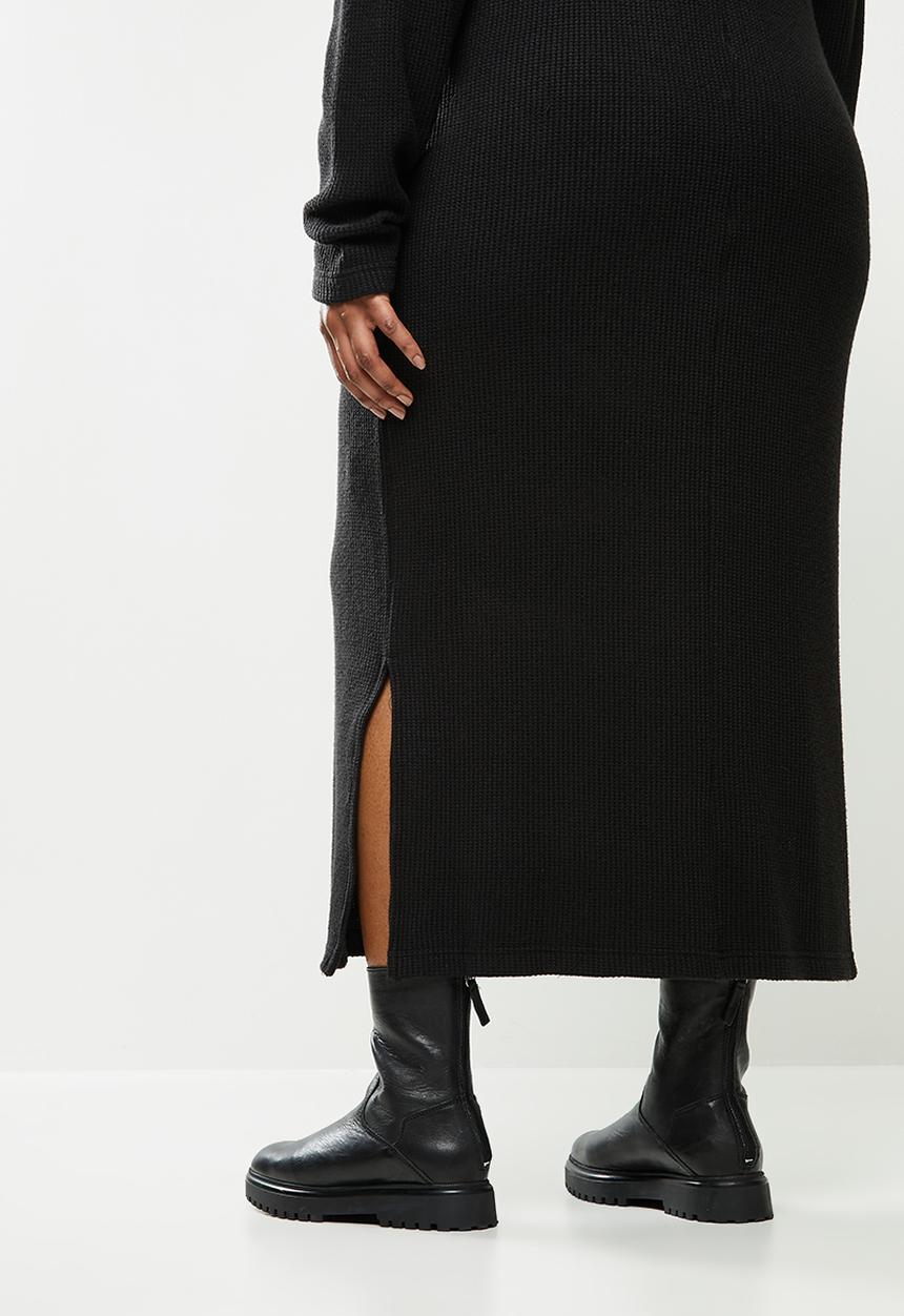 Me&B - Plus cowl maxi dress with side slits - black