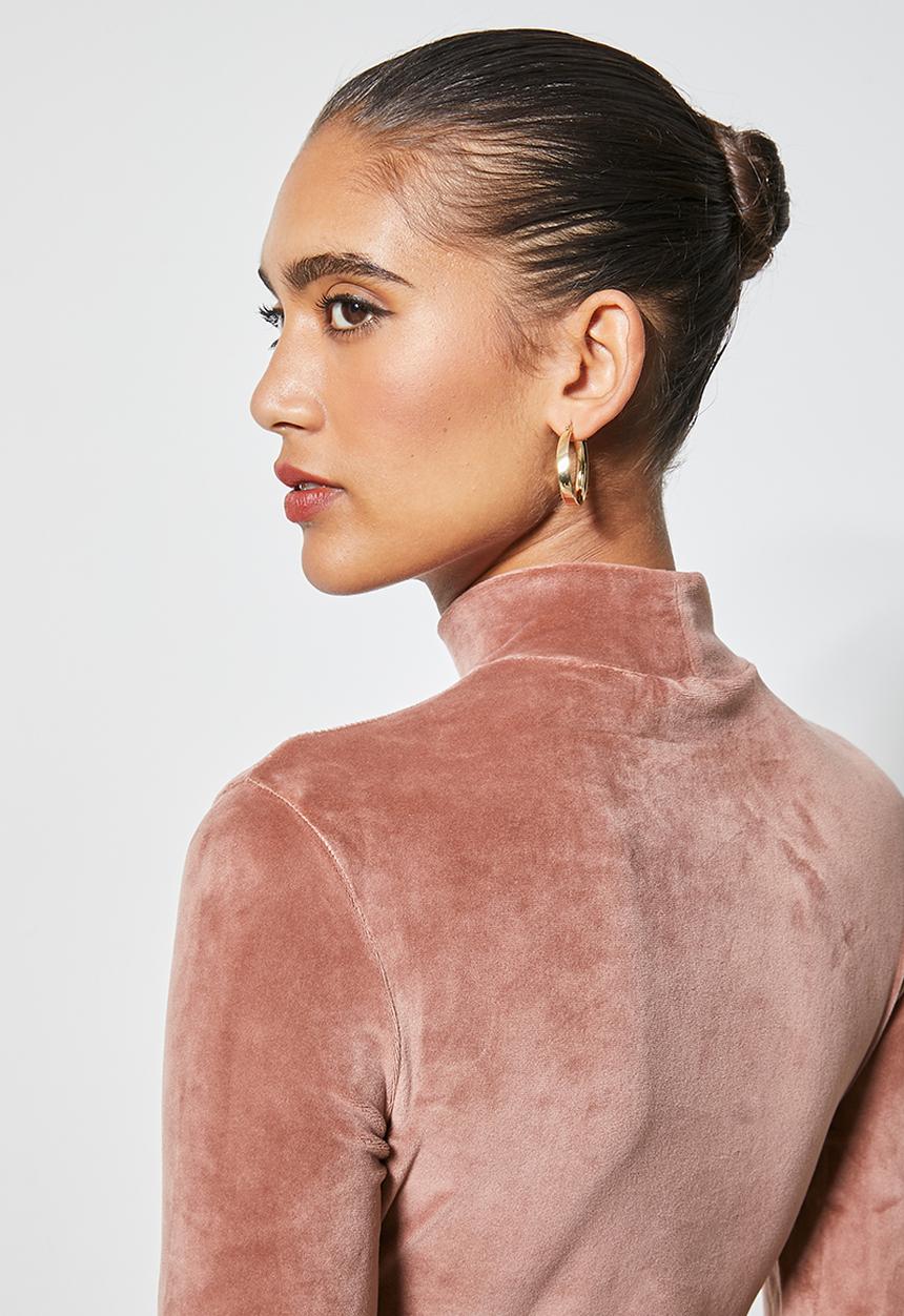 VELVET - Plush velvet cropped long sleeve turtle top - rose