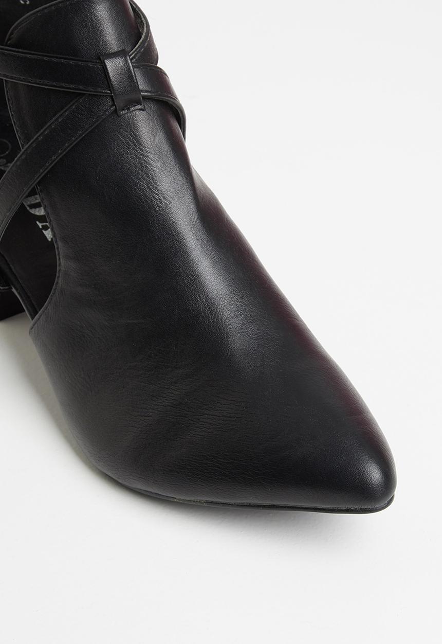 Jada - Side cut out ankle boot - black