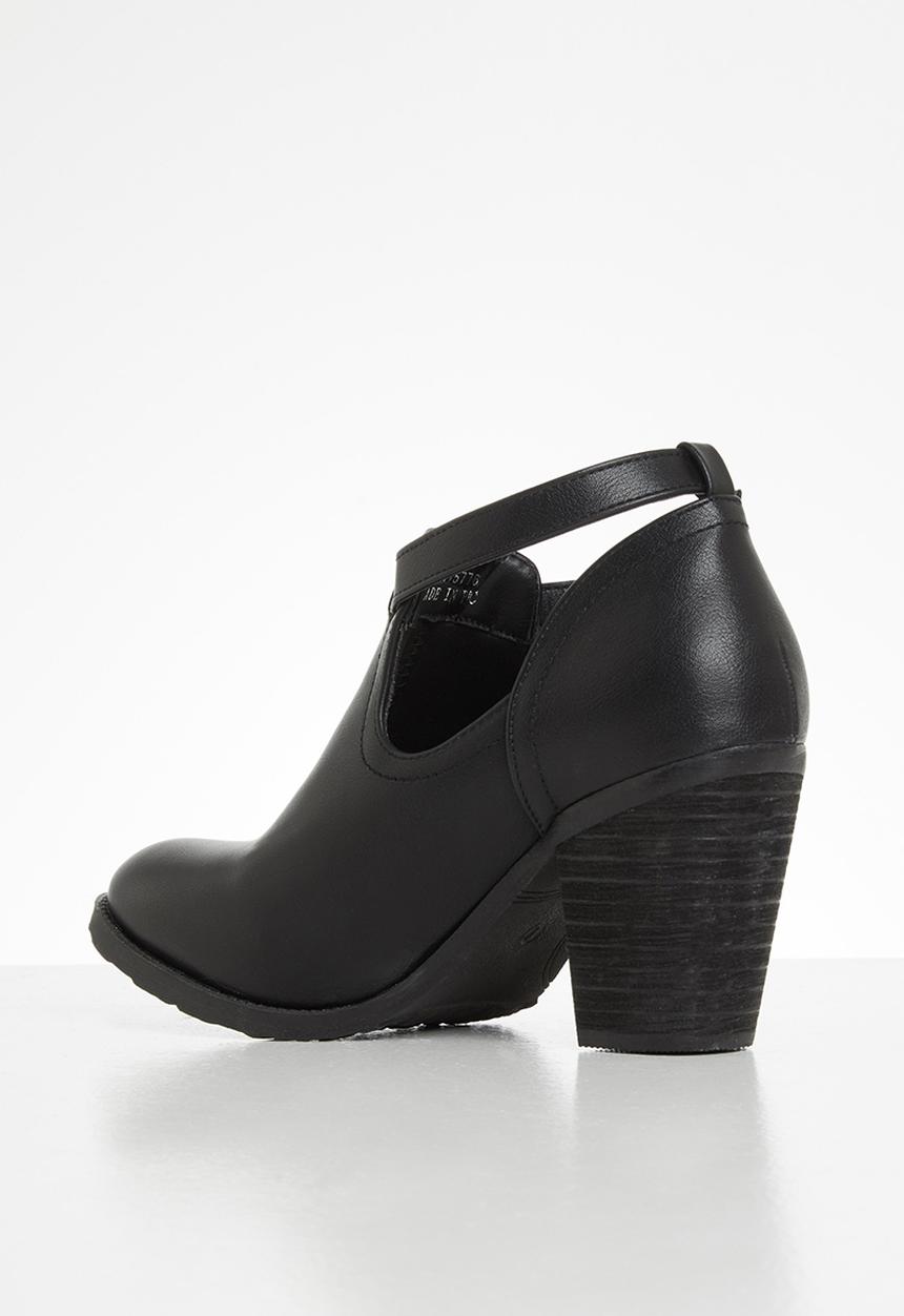 Jada - Side cut out block heel ankle boot - black