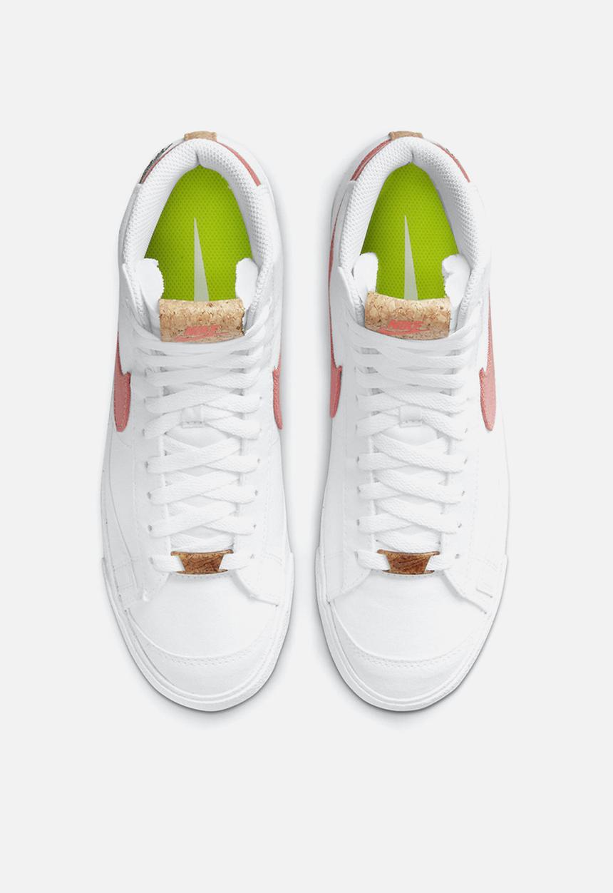 Nike - Blazer mid '77 se - white/light sienna-white