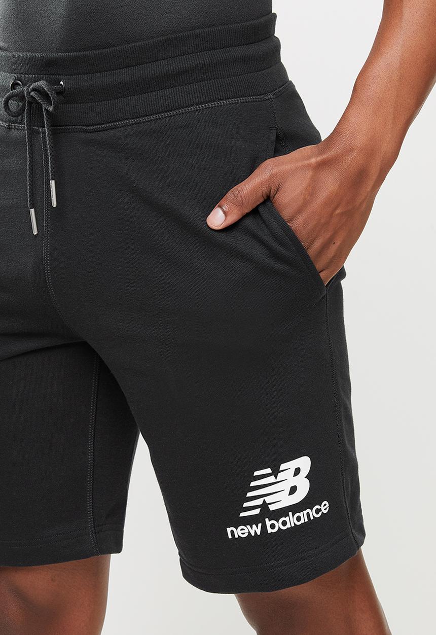 New Balance  - New Balance  essentials stacked logo short - black