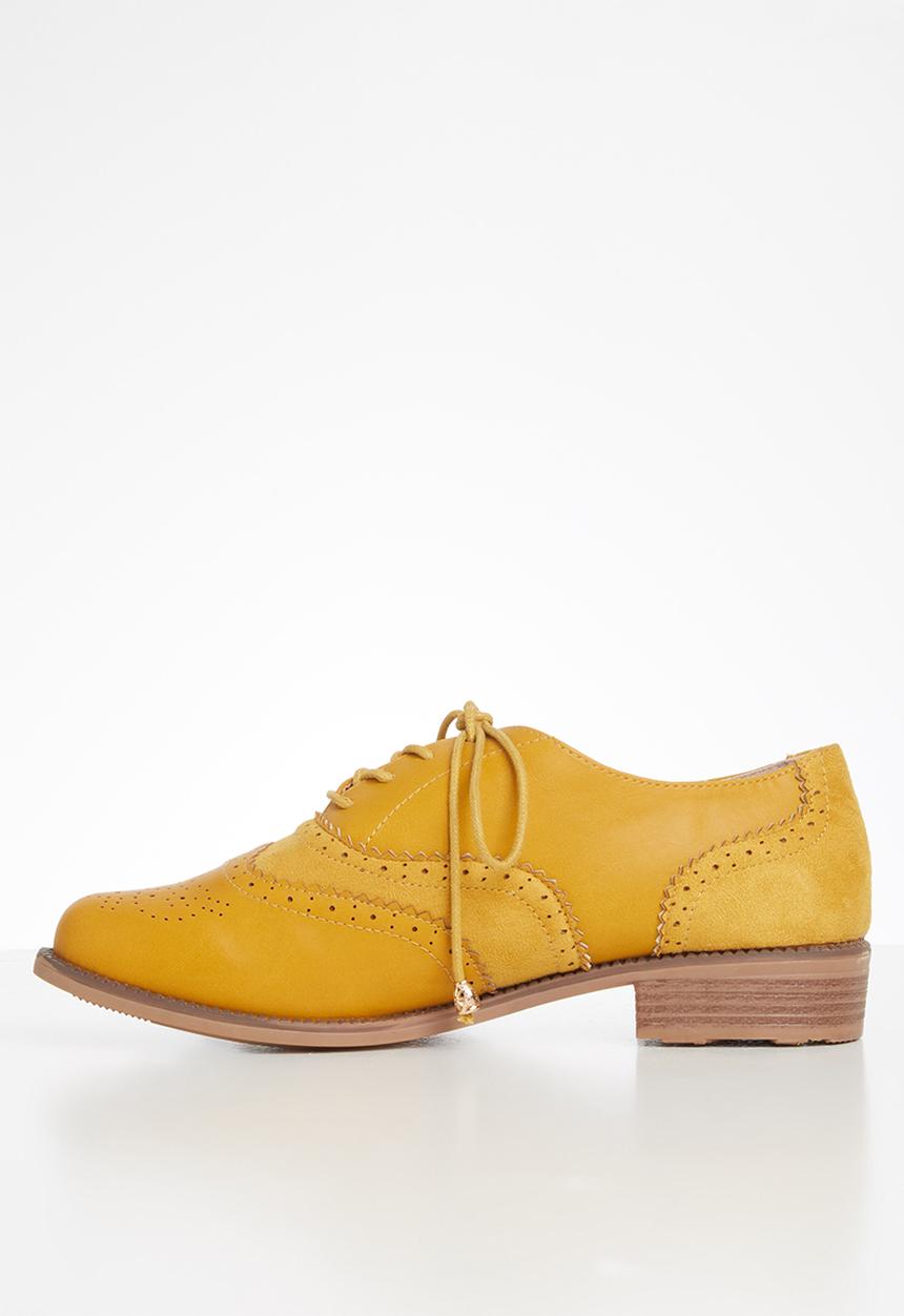 Seduction - Paneled detail brogue - mustard