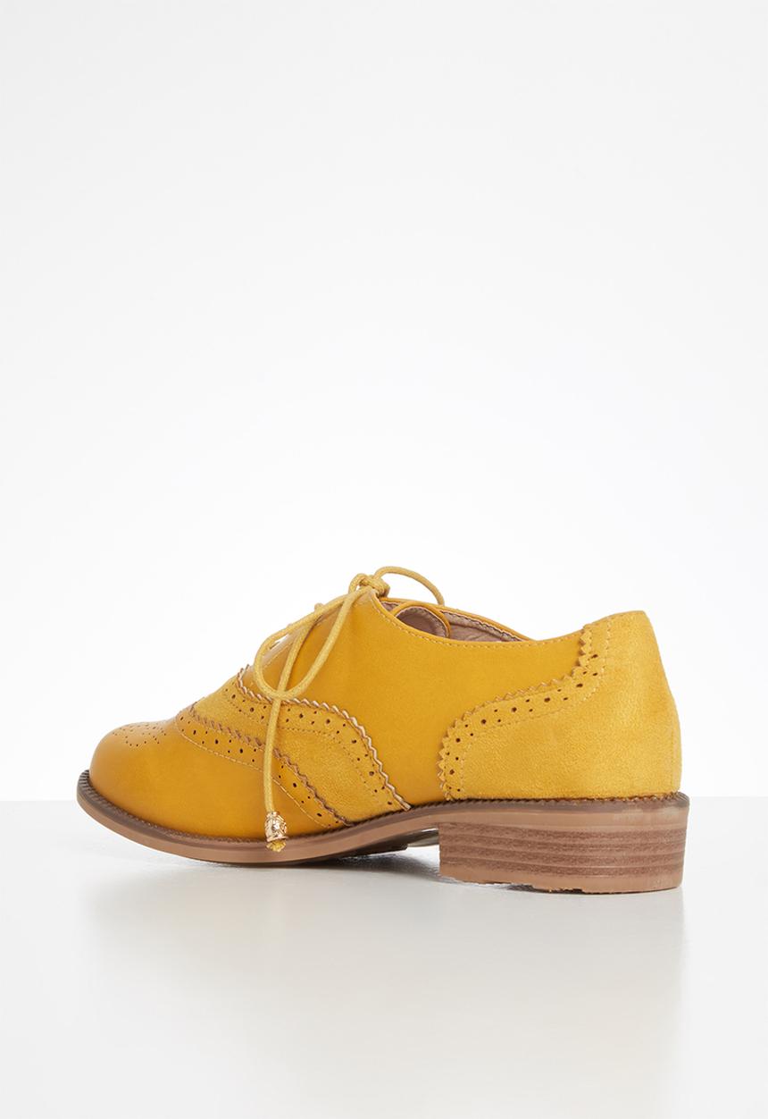 Seduction - Paneled detail brogue - mustard