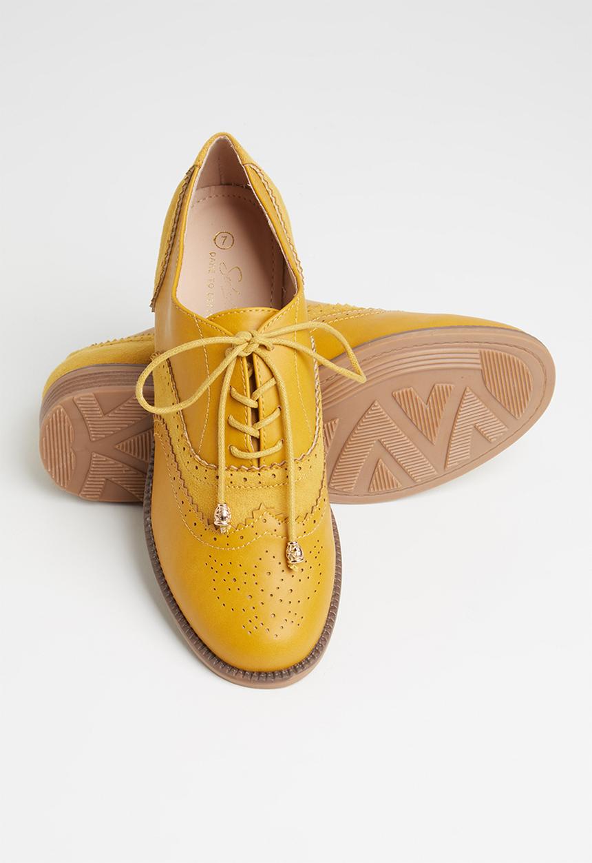 Seduction - Paneled detail brogue - mustard