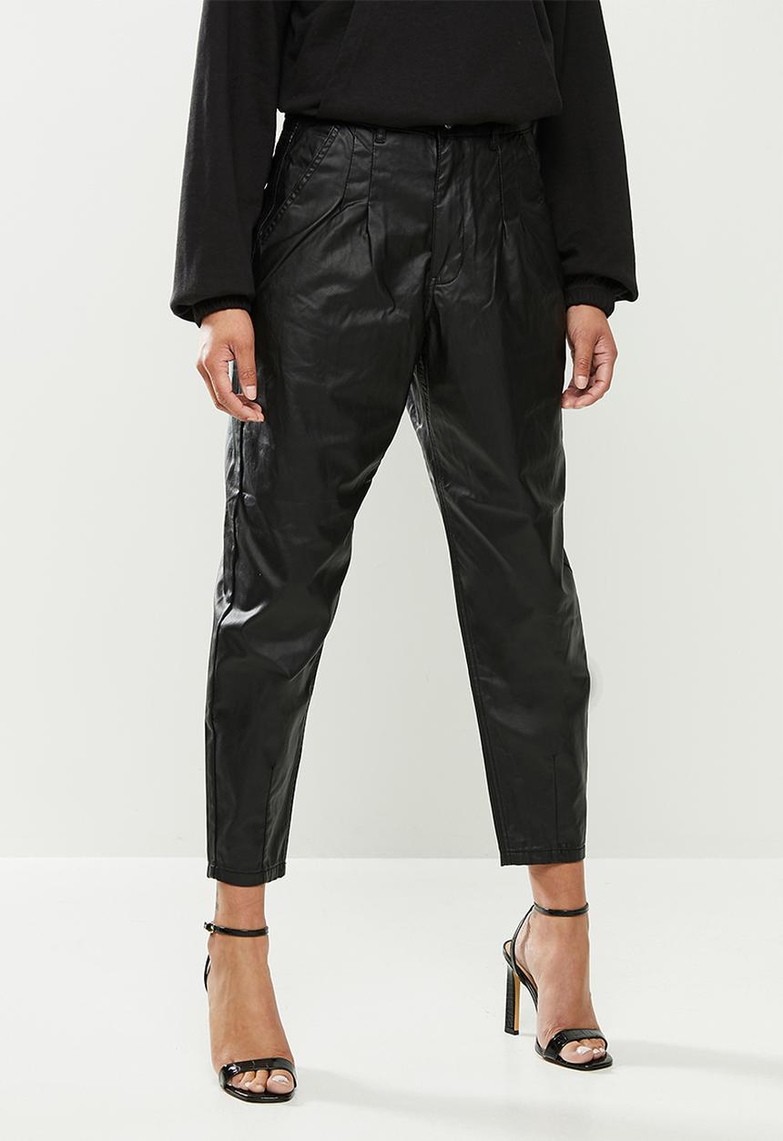 Missguided - Coated denim carrot jean - black