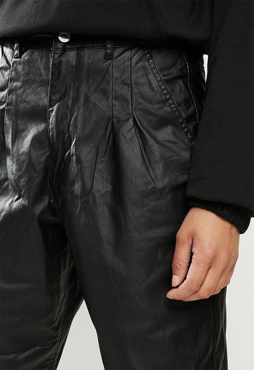 Missguided - Coated denim carrot jean - black