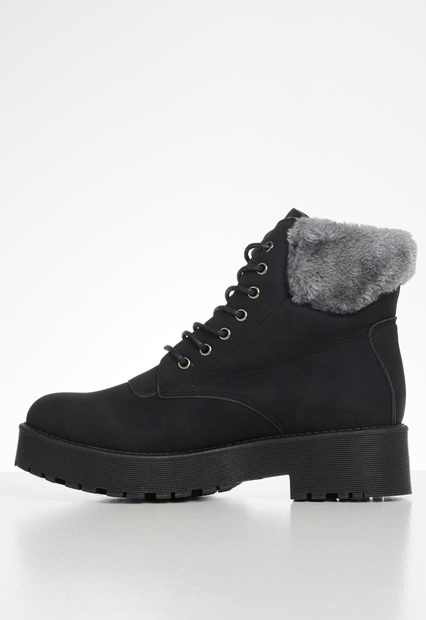 Seduction - Faux fur hiking boot - black