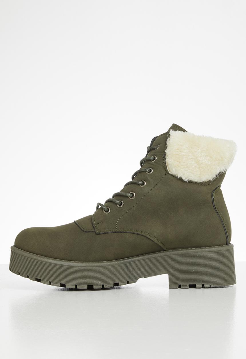 Seduction - Faux fur hiking boot - olive