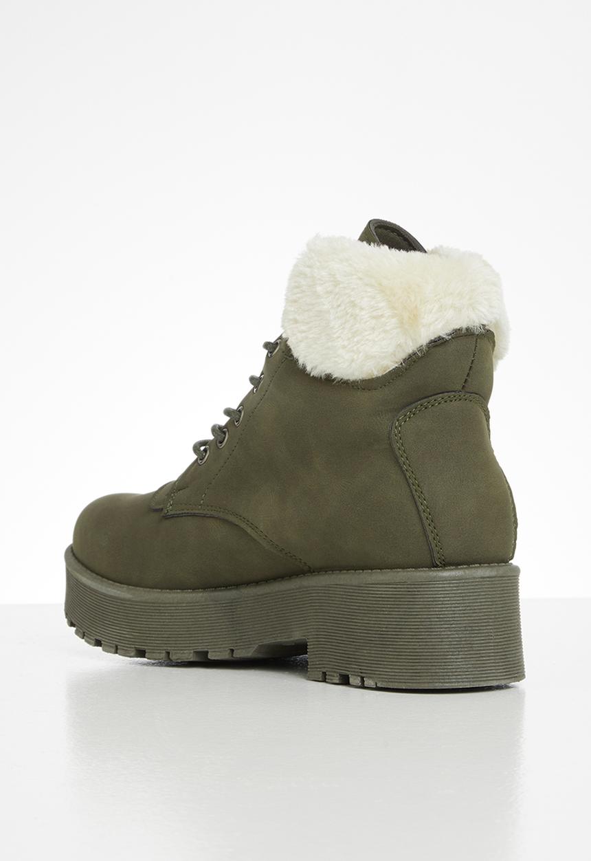 Seduction - Faux fur hiking boot - olive