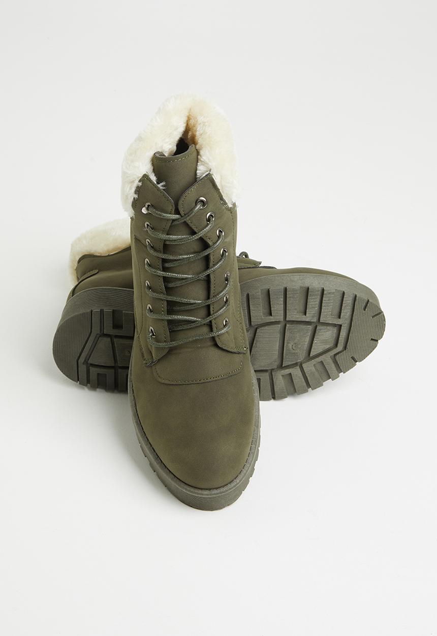 Seduction - Faux fur hiking boot - olive