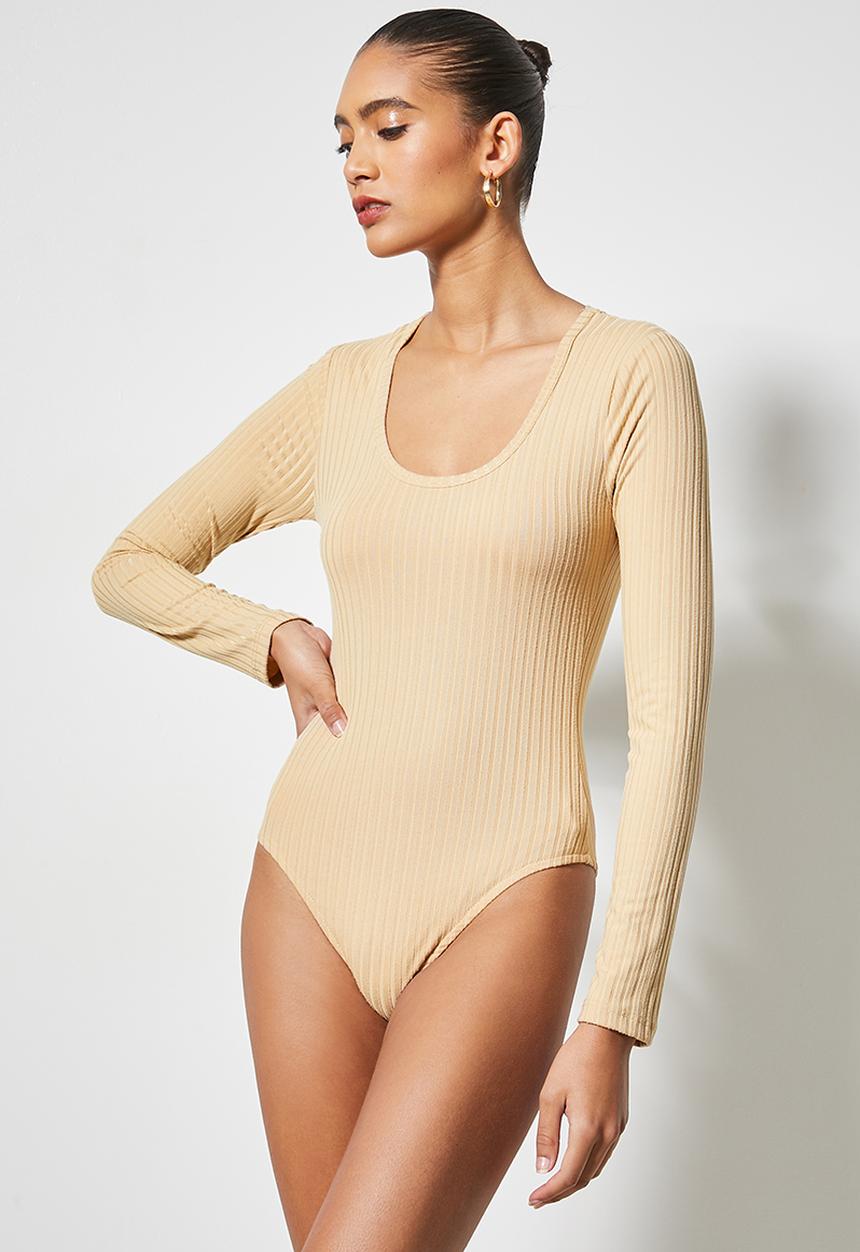 Superbalist - Wide rib 2 pack scoop neck bodysuit - tan & milk