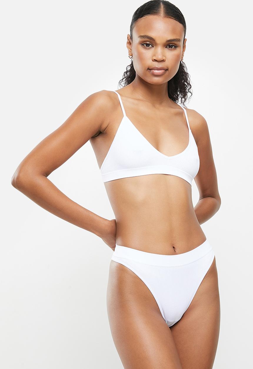 Cotton On - Seamfree triangle bralette/high cut brasiliano set - white