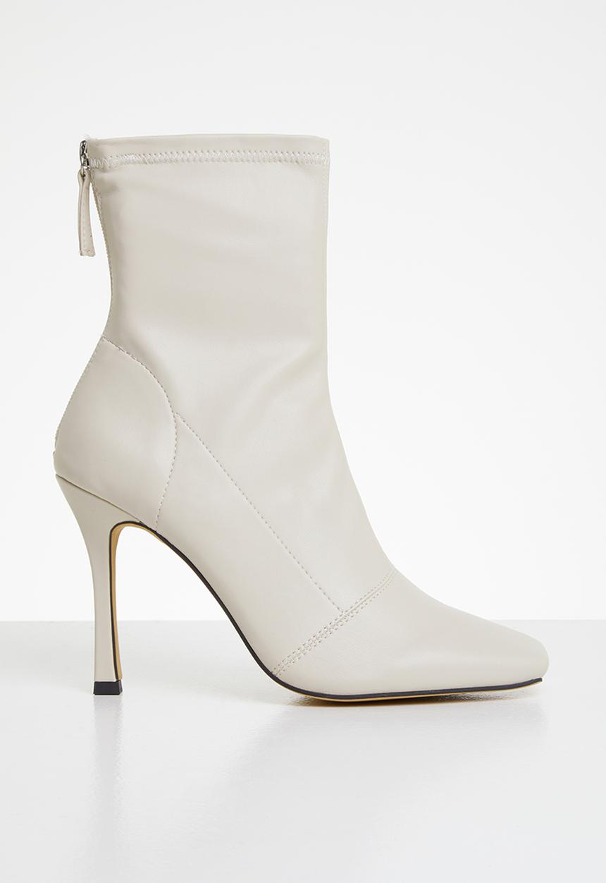 Missguided - Square mid stiletto heel ankle boots - cream