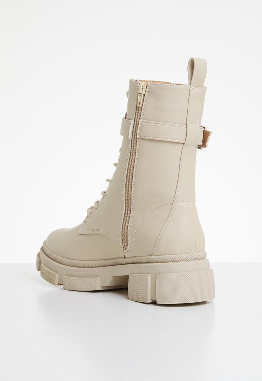Missguided - Chunky wrap around buckle ankle boots - cream