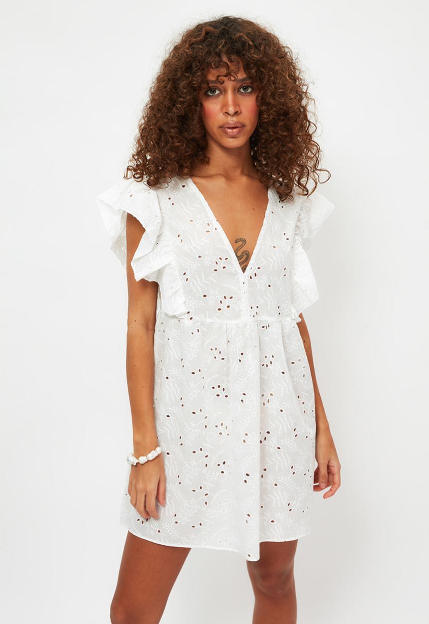 Trendyol - Ruffle detail scalloped embroidered beach dress - white