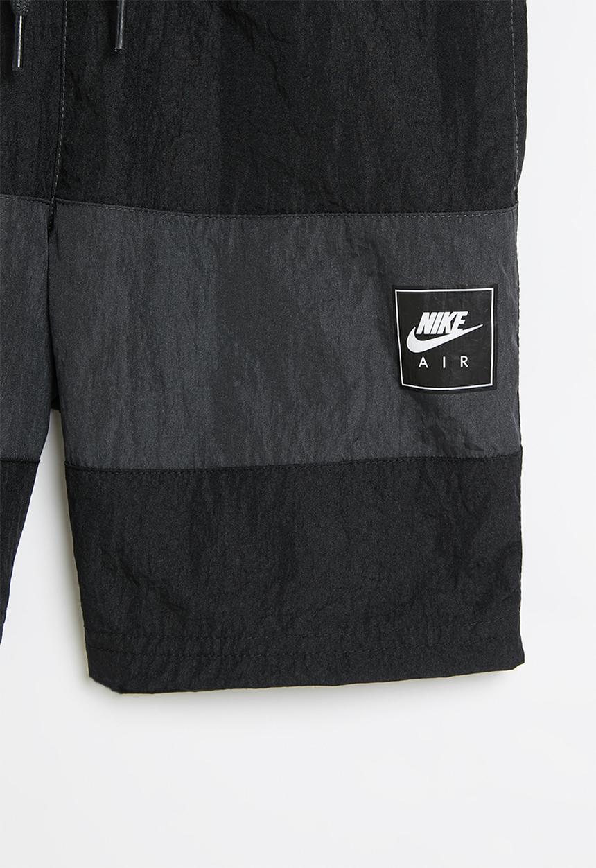 Nike - B nsw nike air woven short - black/dk smoke grey
