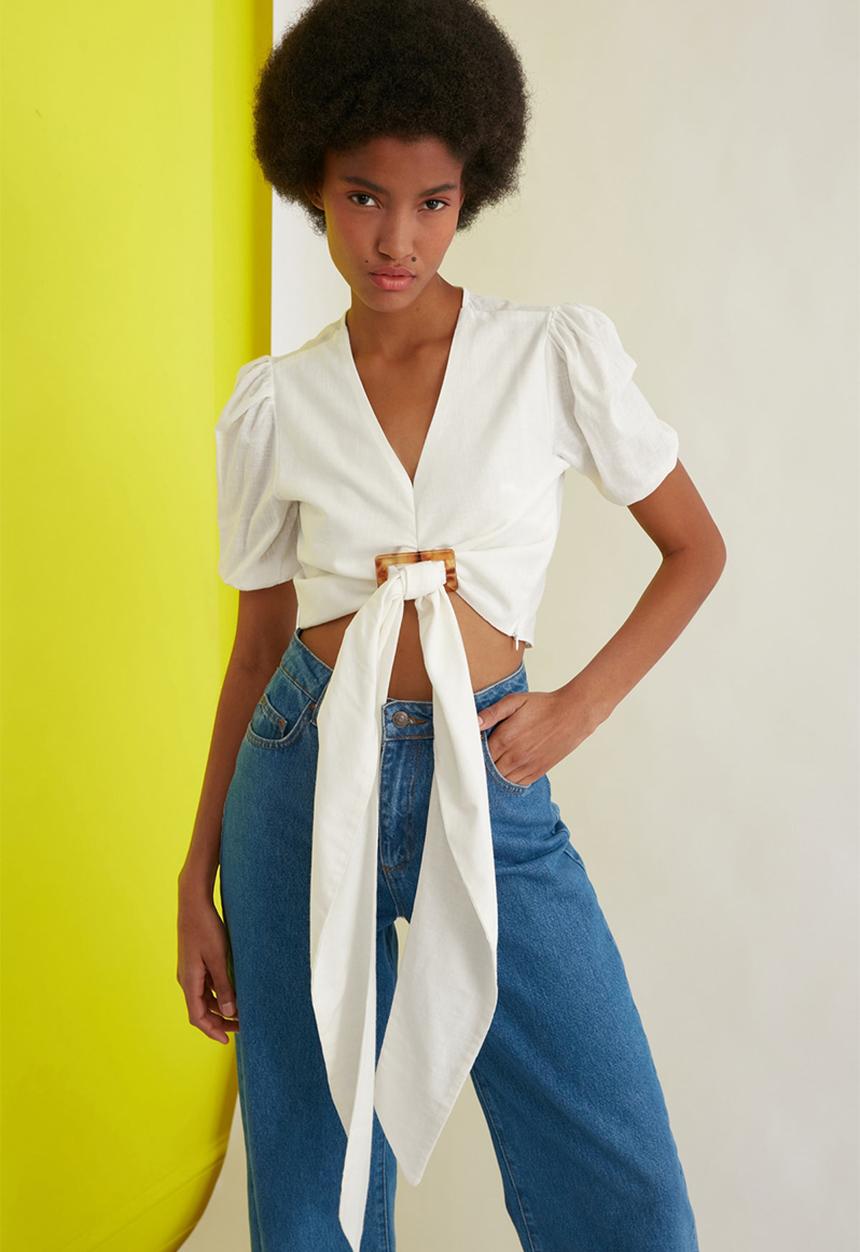 Trendyol - Ekru buckle detailed blouse - white