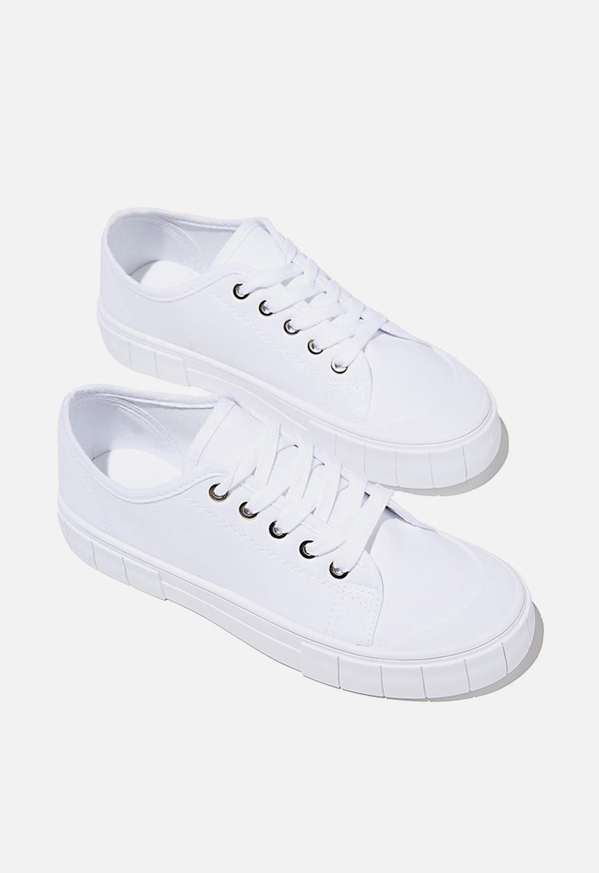 Cotton On - Peggy lace up plimsoll - white