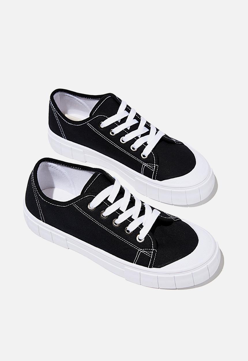 Cotton On - Peggy lace up plimsoll - black