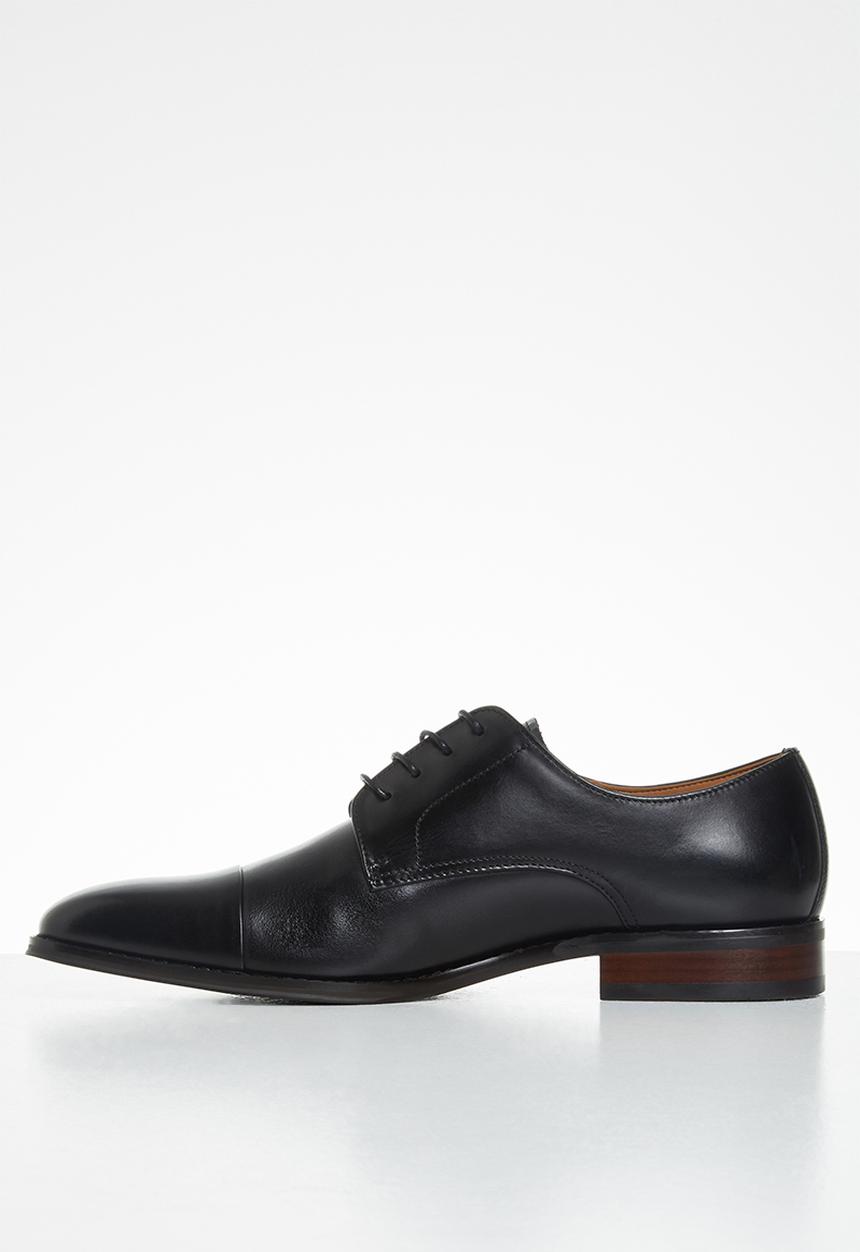 Steve Madden - Plot - black