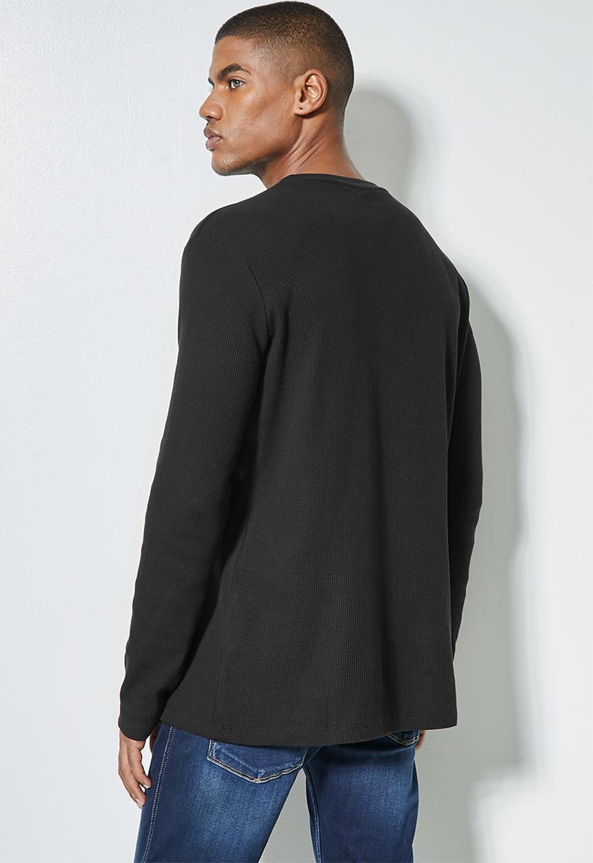 Superbalist - Dylan long sleeve textured pocket tee - black