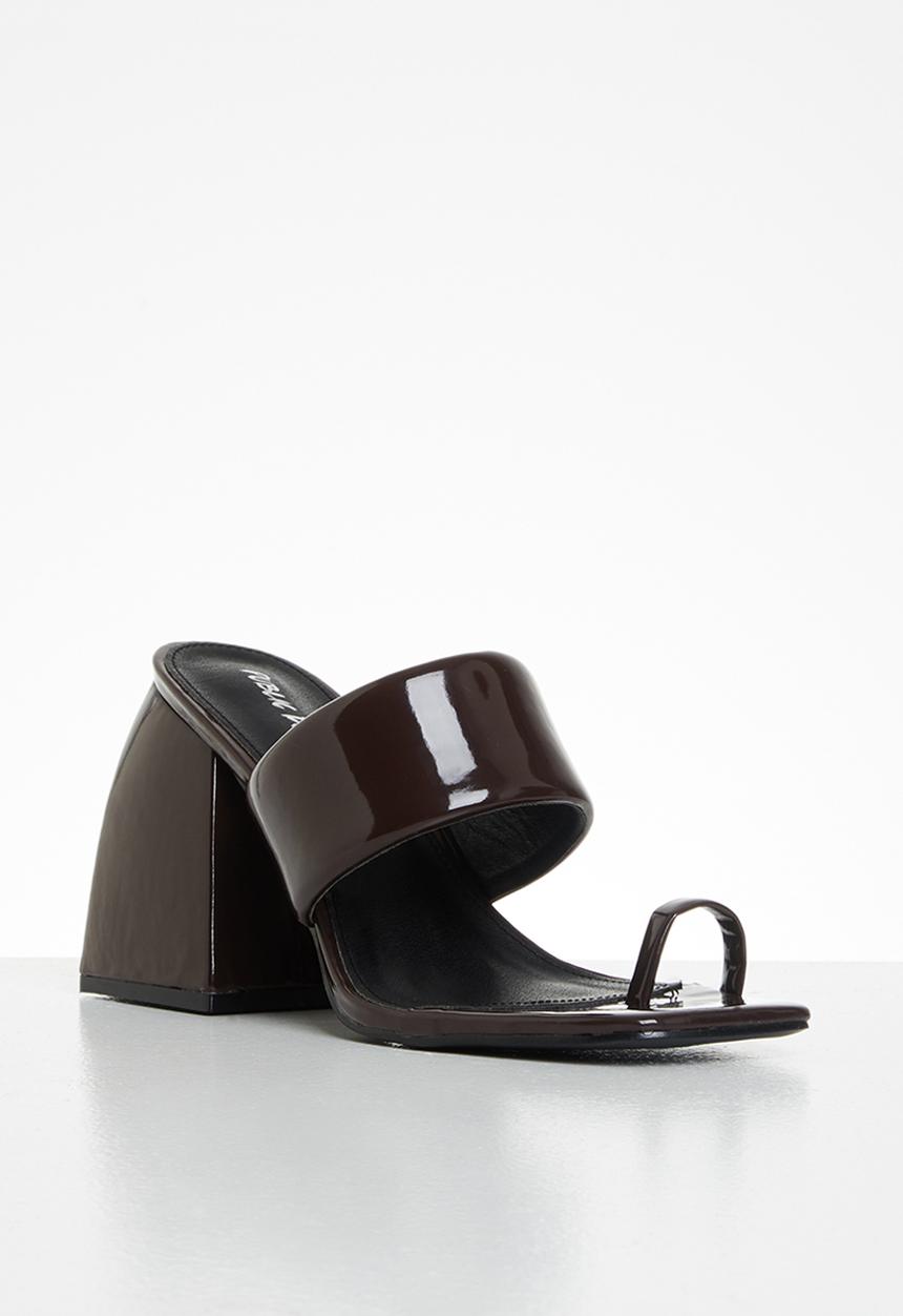 Public Desire - Caden square toe block heel - brown 