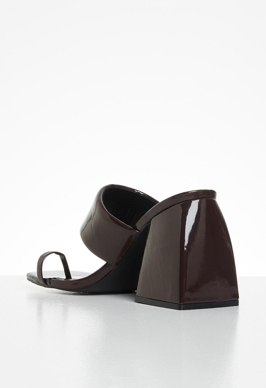 Public Desire - Caden square toe block heel - brown 