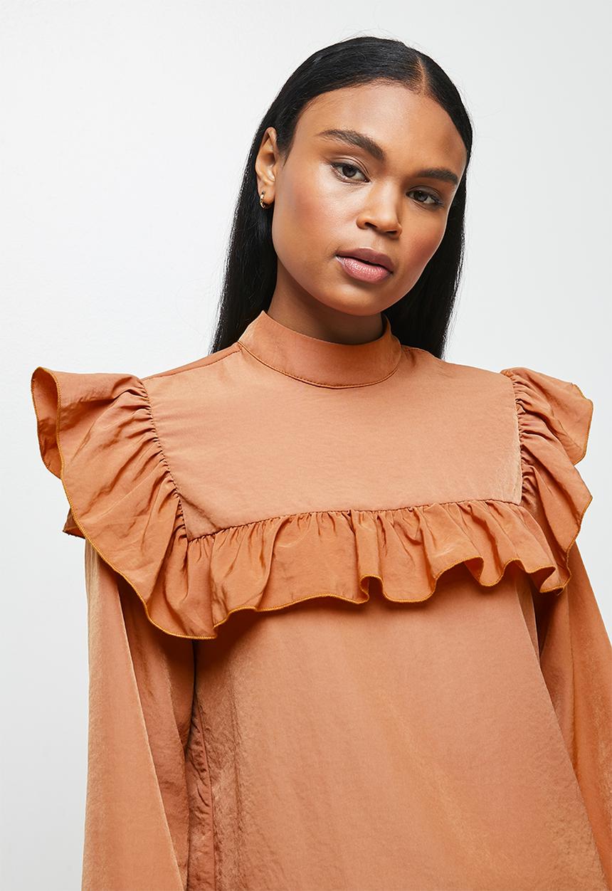 MILLA - Peached woven turtleneck blouse - maple