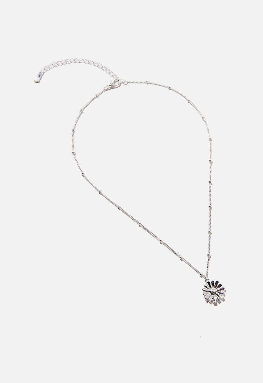 Rubi - Reloved pendant necklace - silver daisy