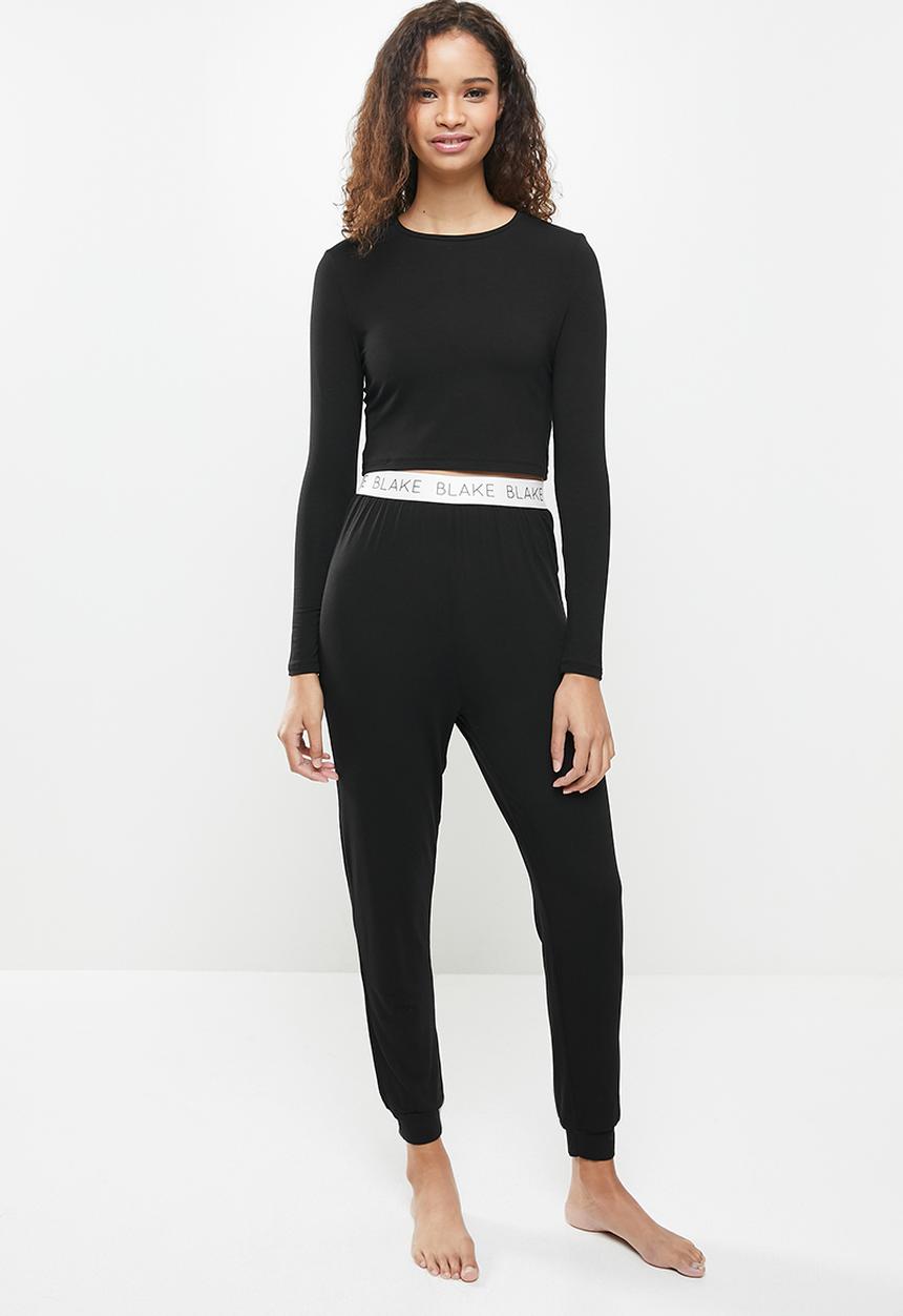 Blake - Branded elastic long crop tee & pants sleep set - black