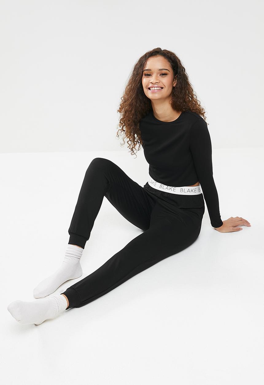 Blake - Branded elastic long crop tee & pants sleep set - black