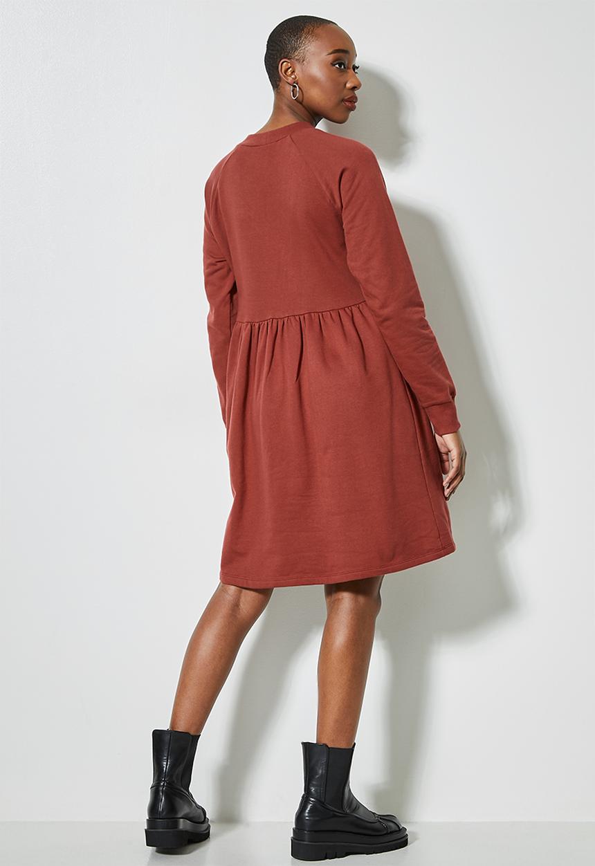 Superbalist - Raglan sleeve babydoll sweat dress - dark rust