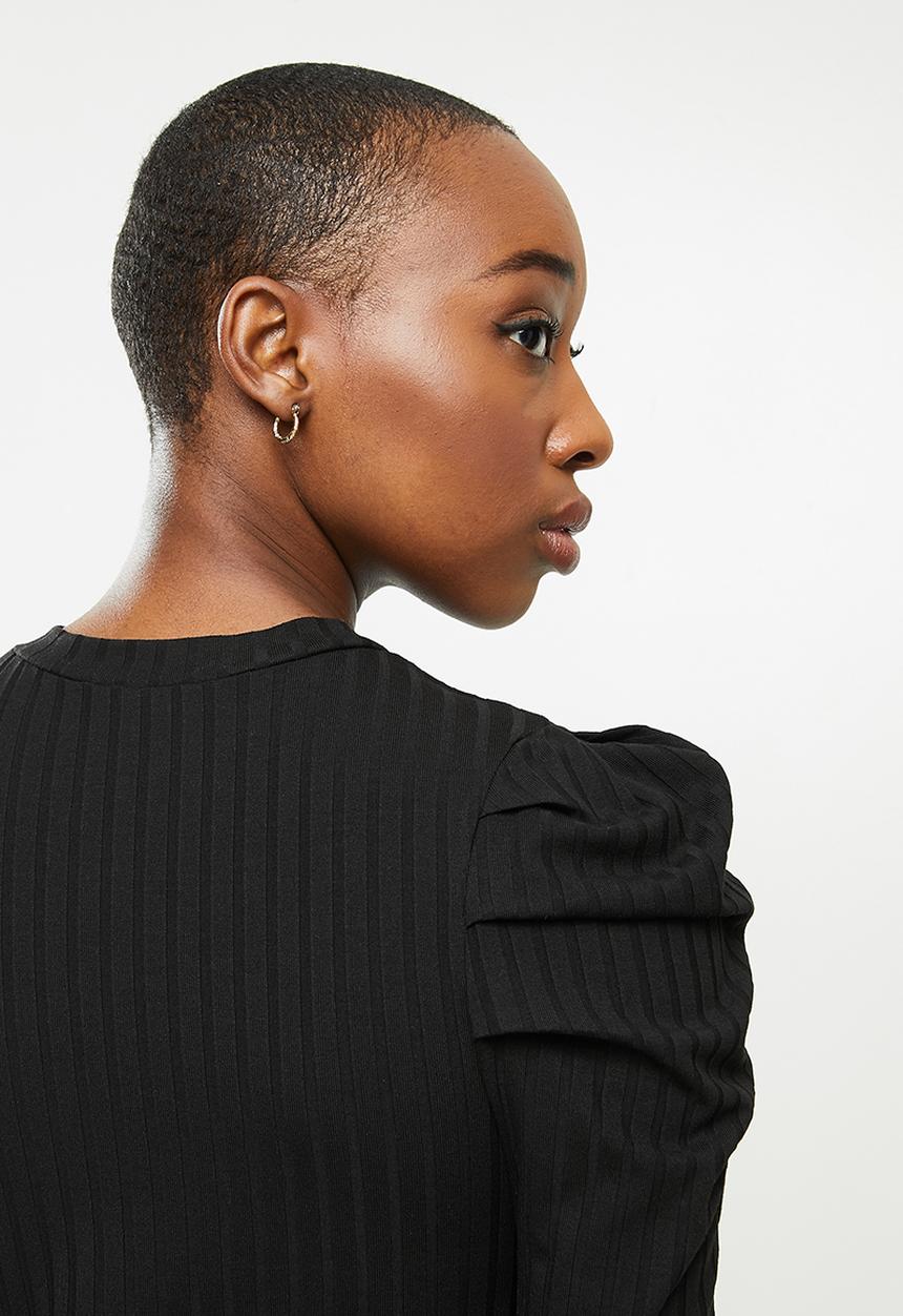 Me&B - The pleated sleeve tee - black