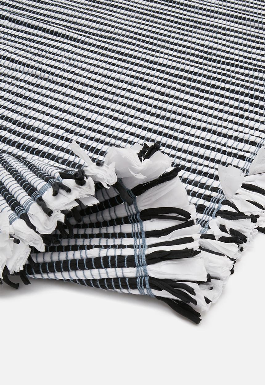 H&S - Chindi runner with fringes - black & white