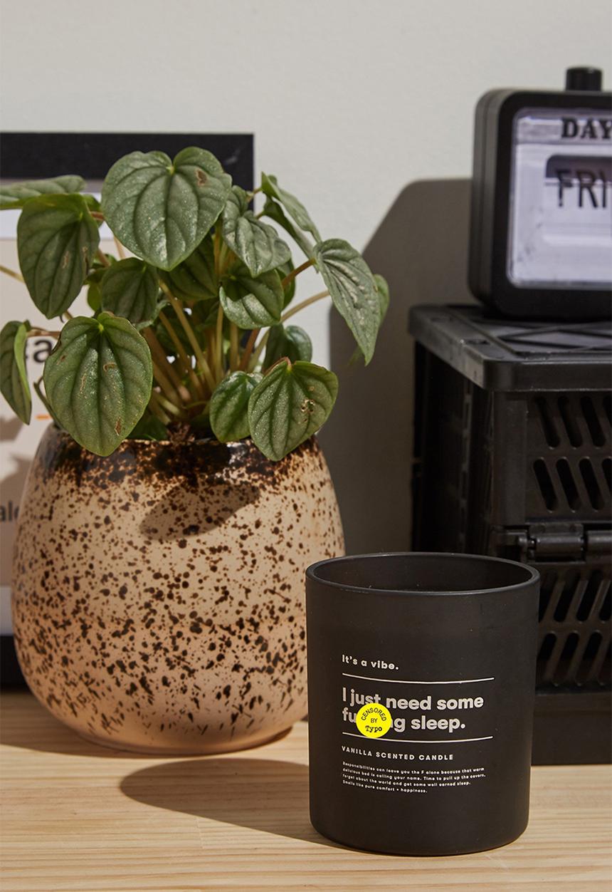 Typo - It s a vibe candle - black