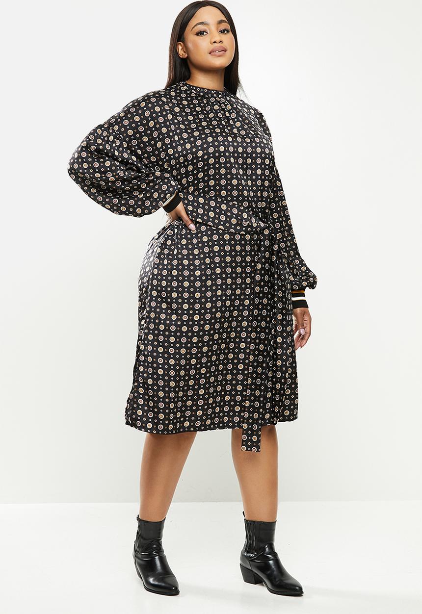 Me&B - Plus foulard bellow sleeve dress with tie front detail - black & brown