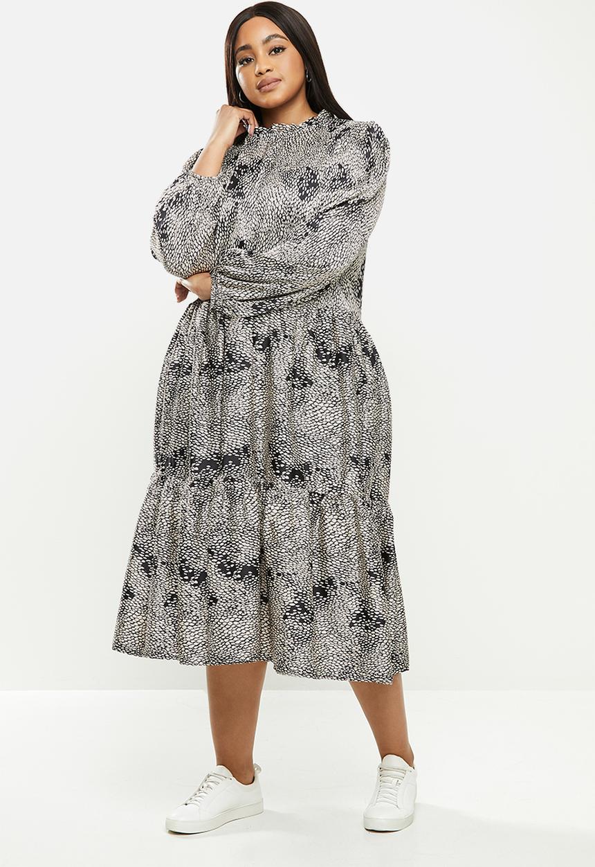 Me&B - Plus snakeskin frilled collar tier dress - black & beige 