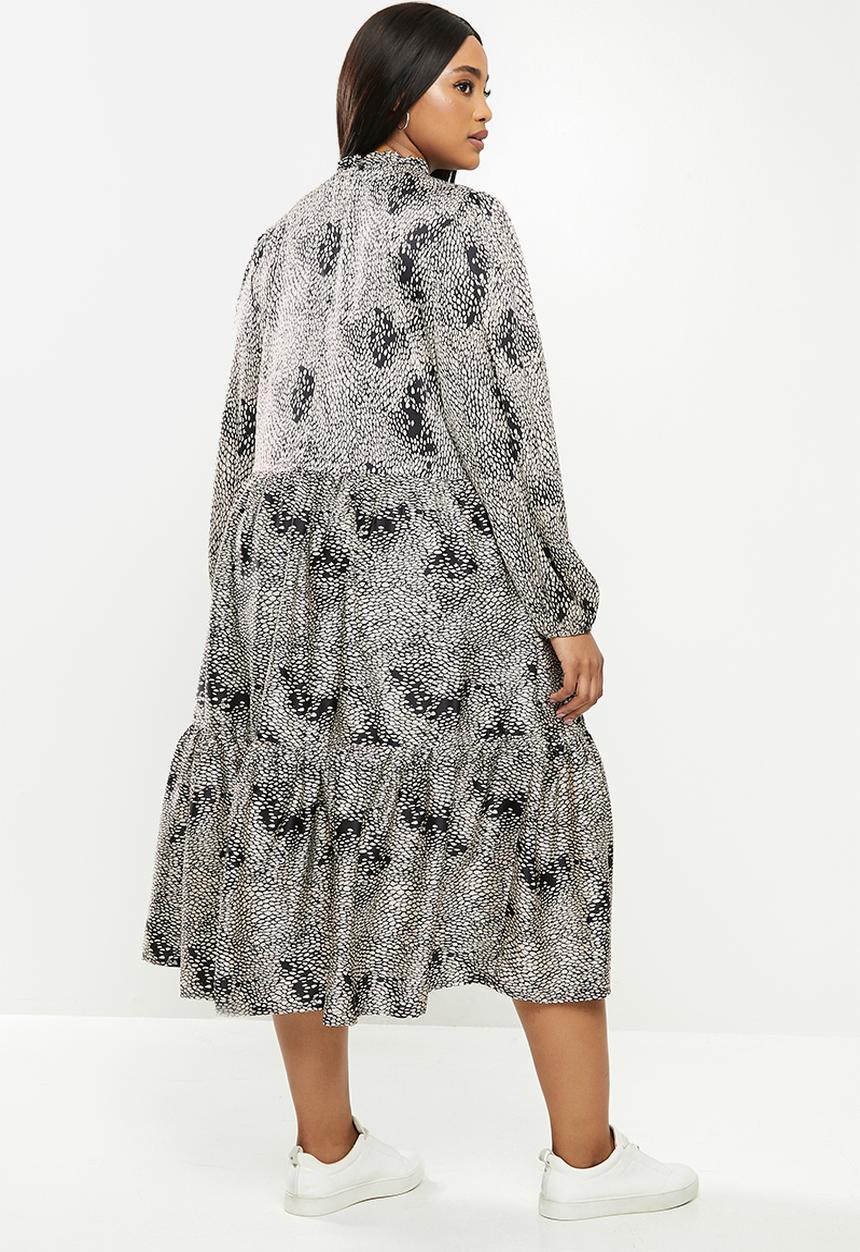 Me&B - Plus snakeskin frilled collar tier dress - black & beige 