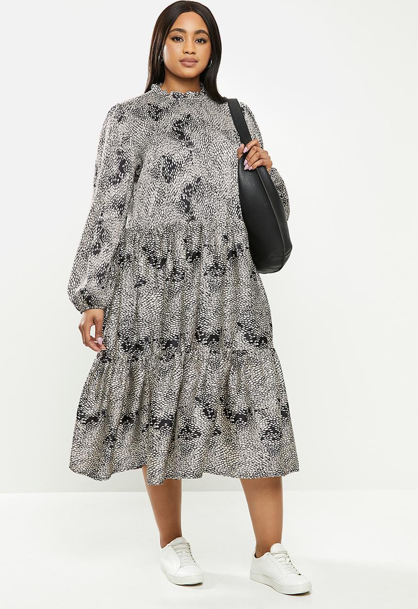 Me&B - Plus snakeskin frilled collar tier dress - black & beige 