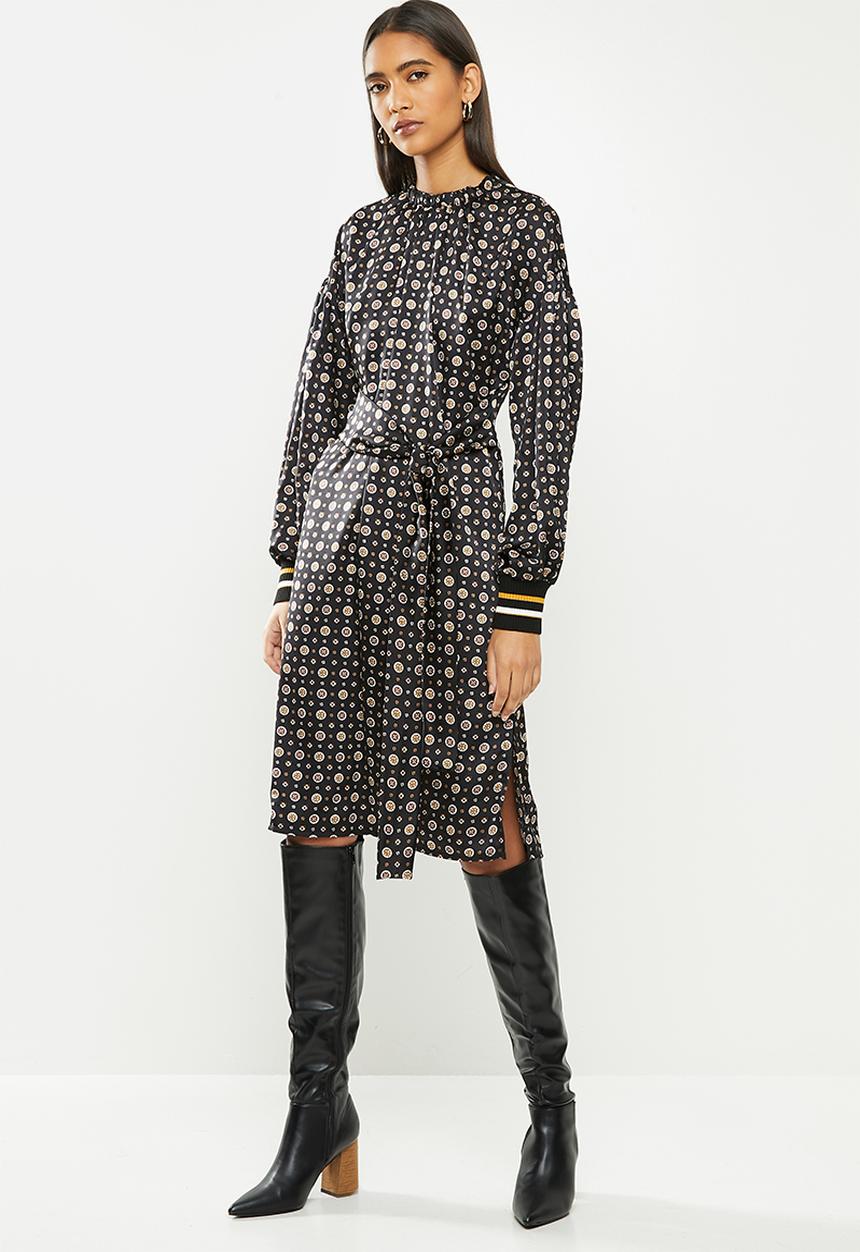 Me&B - Foulard bellow sleeve dress with tie front detail  - black