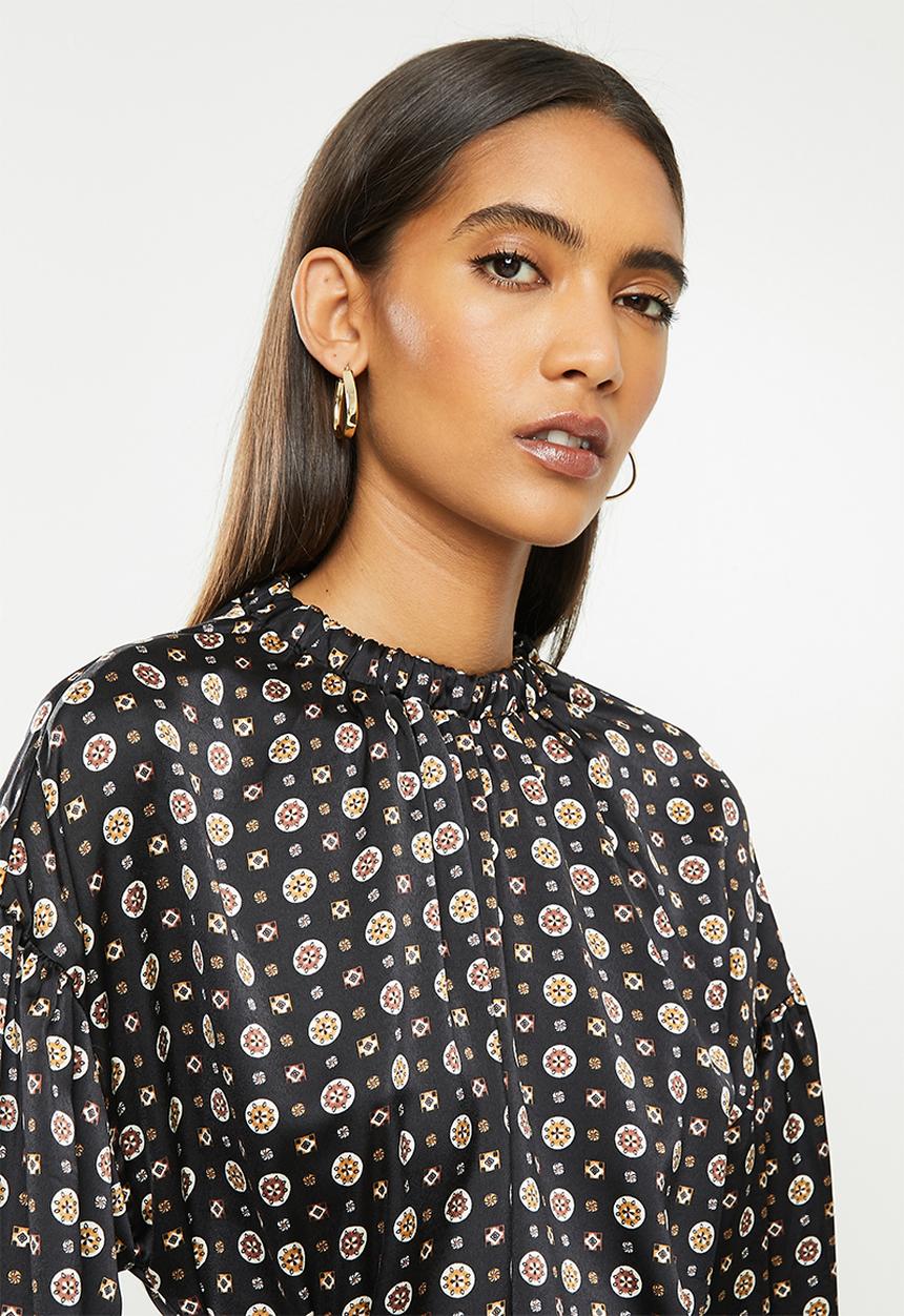 Me&B - Foulard bellow sleeve dress with tie front detail  - black
