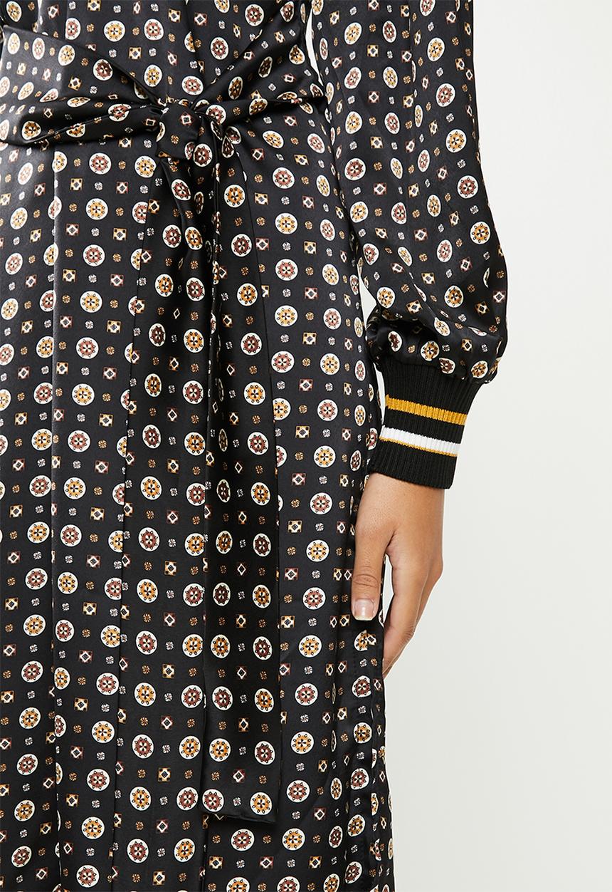 Me&B - Foulard bellow sleeve dress with tie front detail  - black