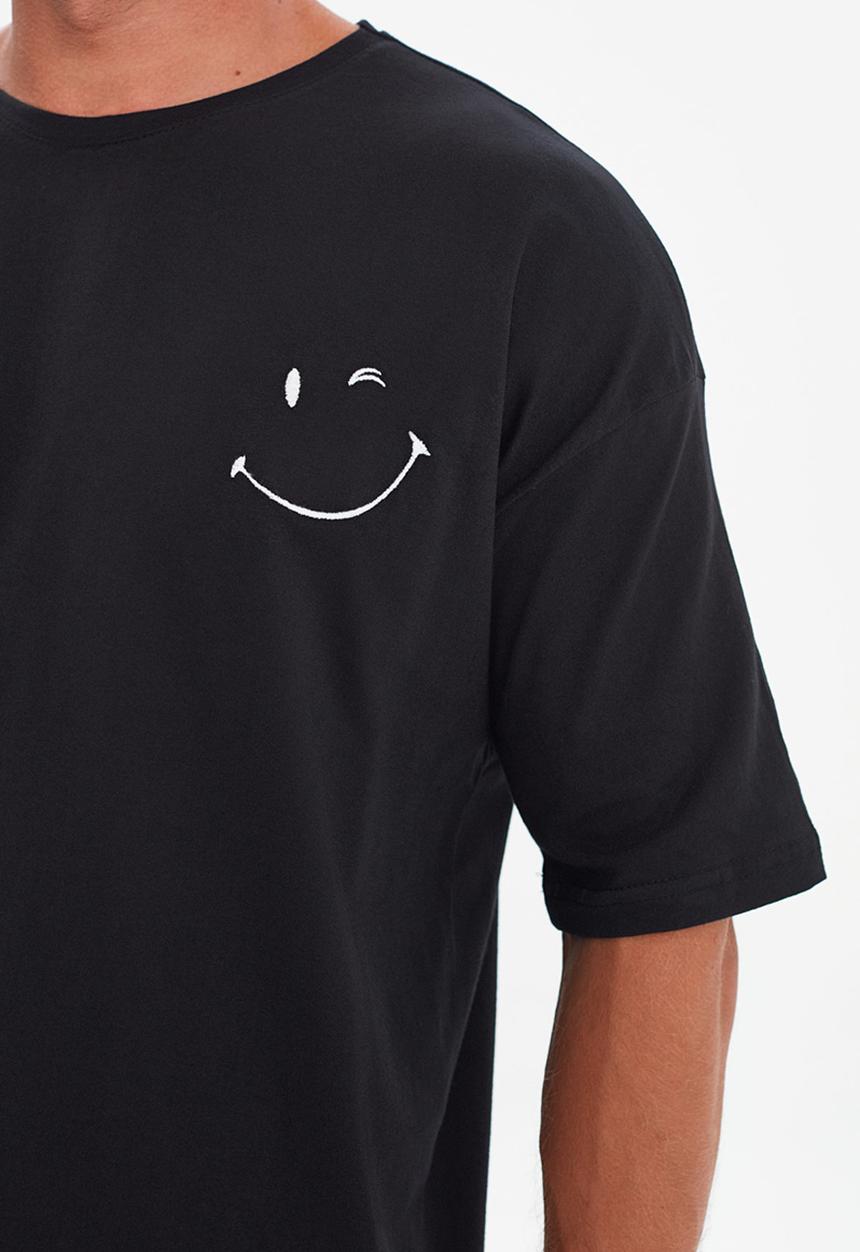 Trendyol - Chest printed short sleeve tee - black