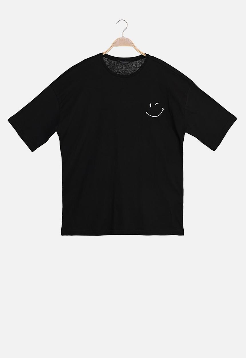 Trendyol - Chest printed short sleeve tee - black