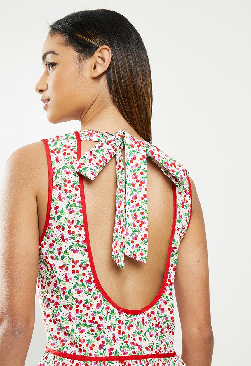 Glamorous - Petite high neck open back - red & green 