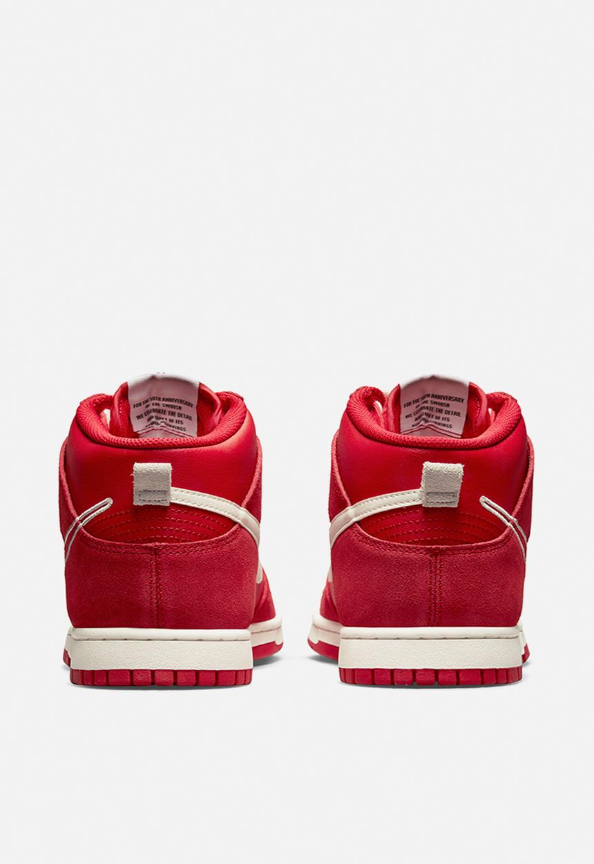 Nike - Dunk High SE "First Use"