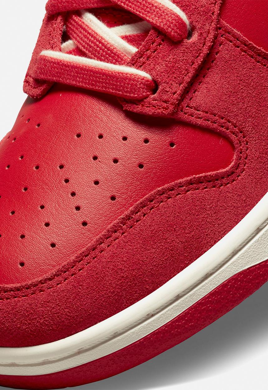 Nike - Dunk High SE "First Use"