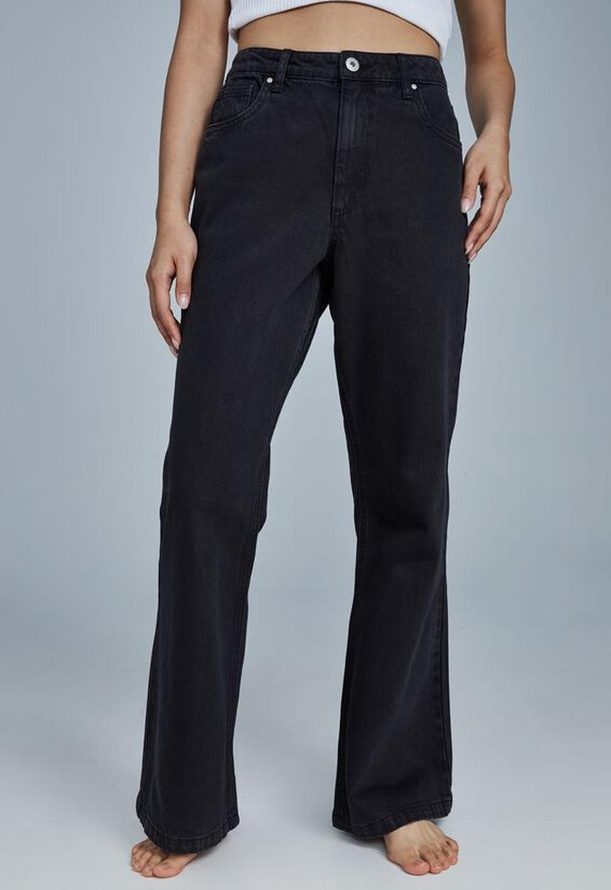 Cotton On - Petite relaxed flare jean - midnight black